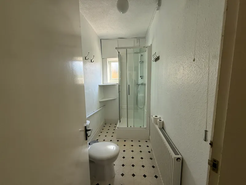 Claude Street: 4 bed, 2 bath - Bills exclusive NG7 2LA - Image 9